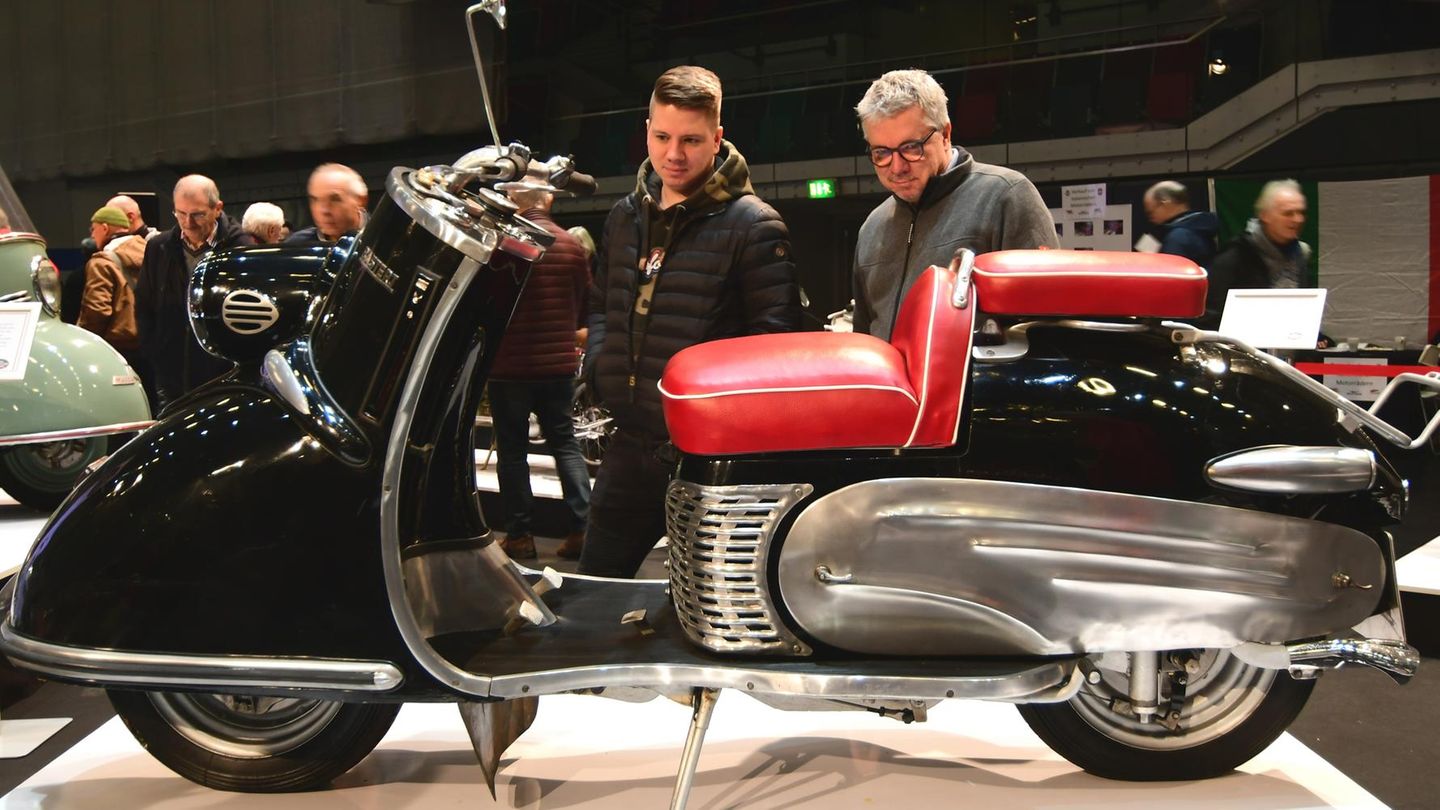 Sonderschau Motorrollerkultur in Deutschland:  Bastert Einspurauto. Der Luxusscooter sollte verhinderte Autofahrer beglücken und wurde vom Bielefelder Fabrikanten Helmut Bastert hergestellt. Die Stückzahlen blieben rar.