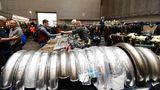 Hochbetrieb bei den 265 Teilehändlern für Oldtimer in den Messehallen.