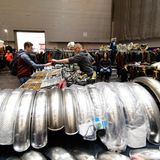 Hochbetrieb bei den 265 Teilehändlern für Oldtimer in den Messehallen.