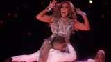 Wie eine 20-Jährige wirbelte Jennifer Lopez über die Bühne.