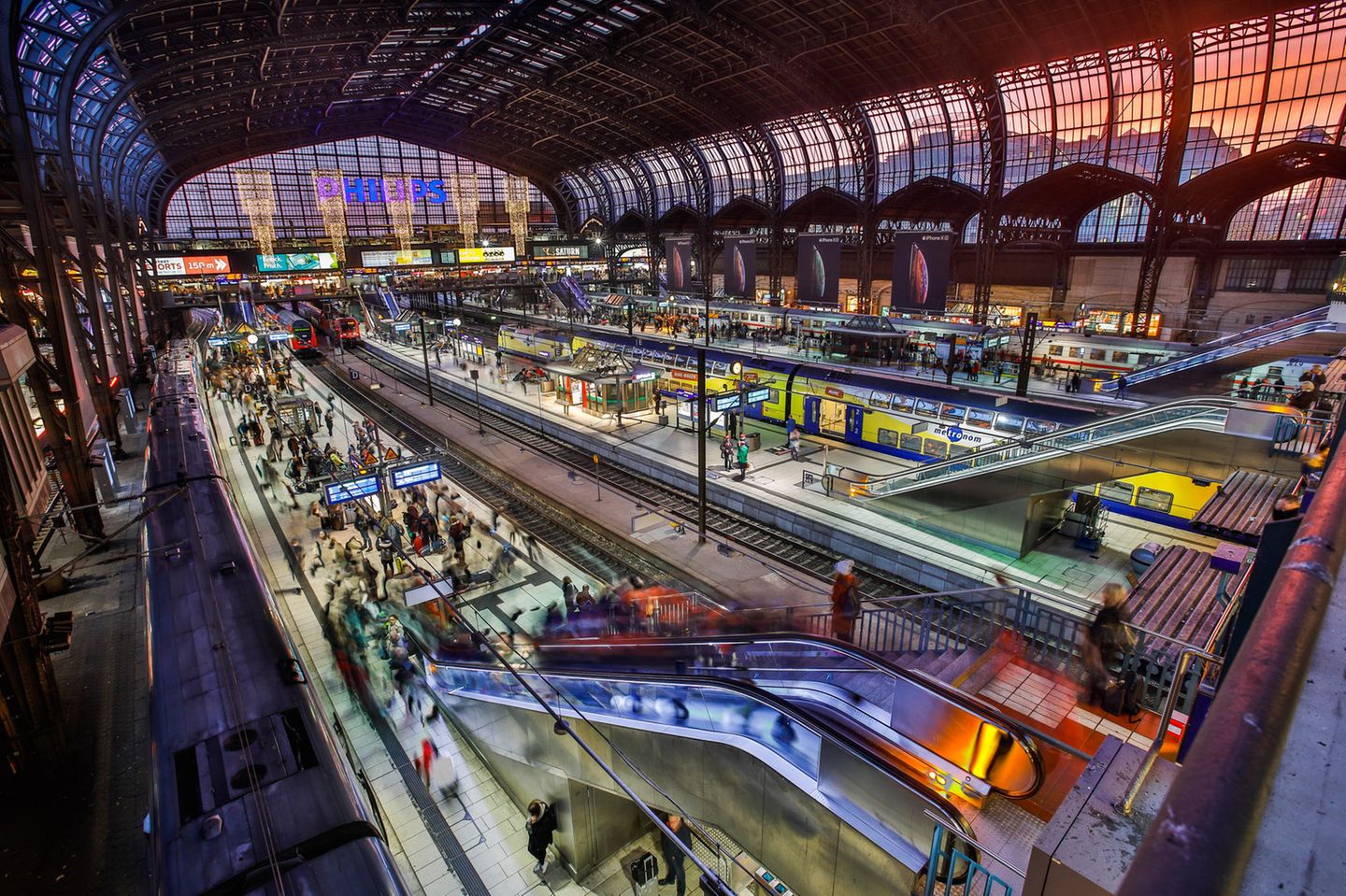 Bahnhofshalle im Hamburger Hauptbahnhof