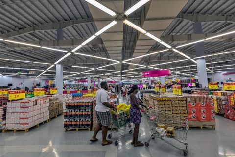 Reportage: Die Schattenseite des Wohlstands: Warum immer mehr Afrikaner zu dick sind