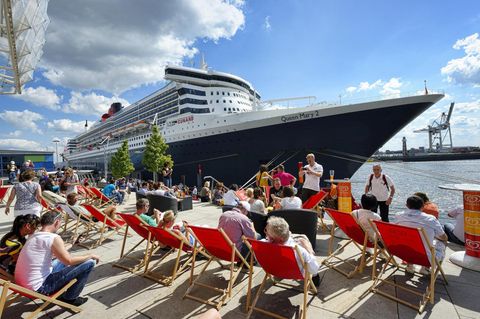 Die "Queen Mary 2" im Hamburger Hafen