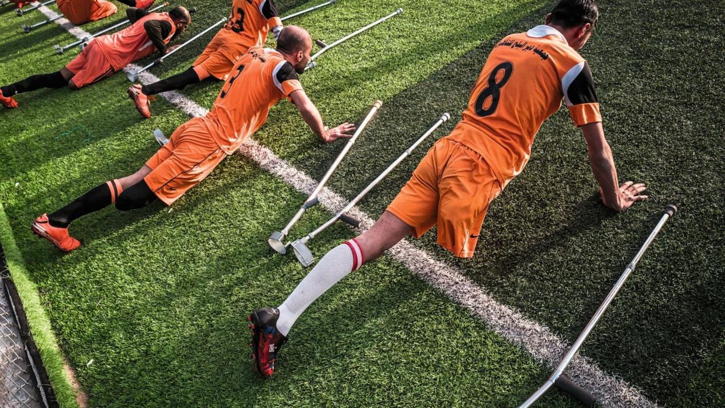 Die Männer des Behinderten-Fußballteams beim Training