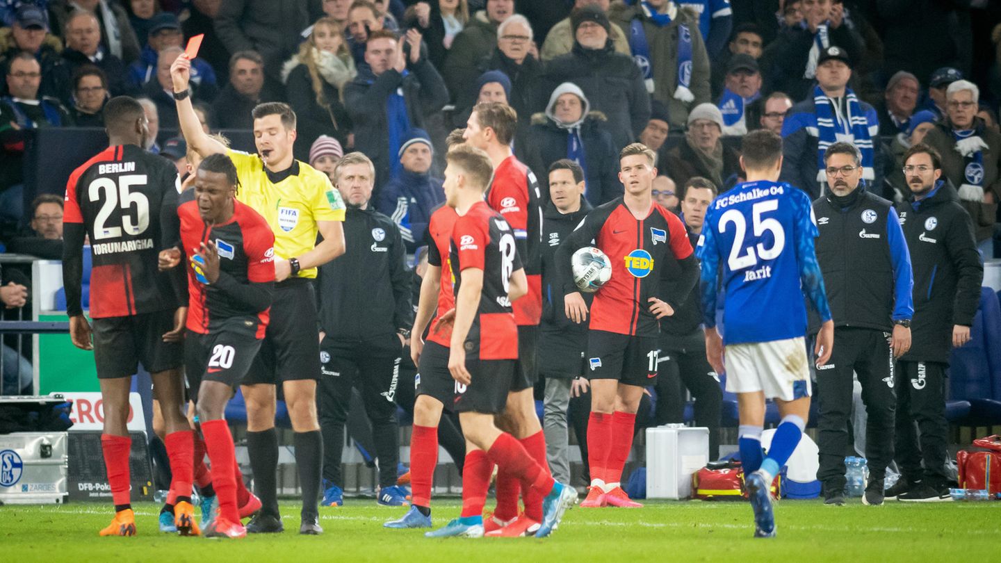 DFB-Pokal auf Schalke: Rot für Hertha-Star Jordan Torunarigha