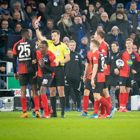 DFB-Pokal auf Schalke: Rot für Hertha-Star Jordan Torunarigha