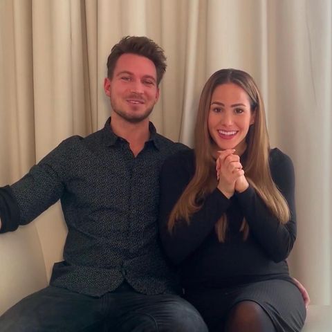 Angelina Heger und Sebastian Pannek geben das Geschlecht ihres Kindes bekannt