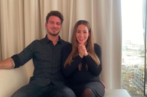 Angelina Heger und Sebastian Pannek geben das Geschlecht ihres Kindes bekannt