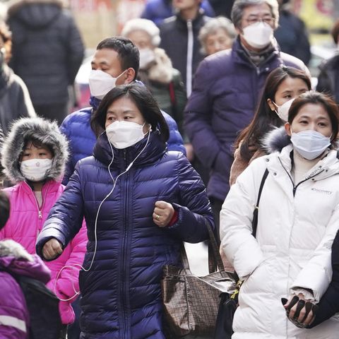 Coronavirus: Menschen tragen Mundschutzmasken