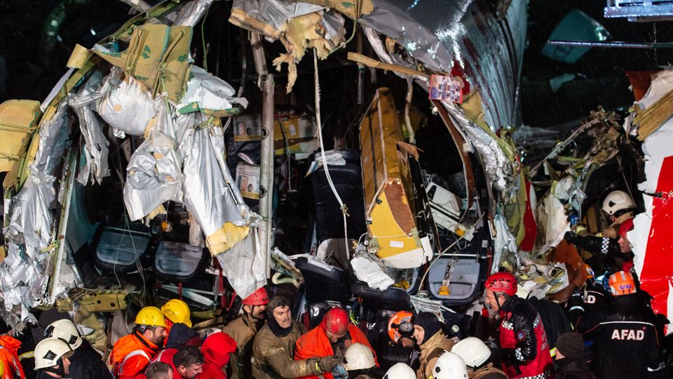 Drei Tote bei Flugzeugunglück in Istanbul