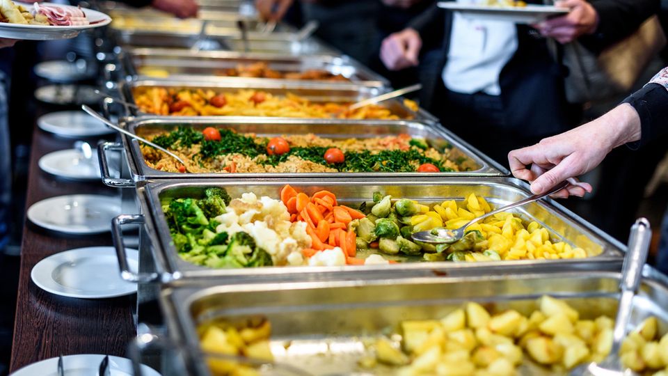 Essen in einer Kantine