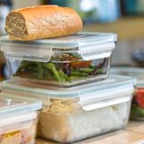 ... beispielsweise wenn Fleisch von braun zu grau oder Salat von grün zu braun gewechselt hat, dann rühren Sie das Essen besser nicht mehr an. Überprüfen Sie gründlich, ob alle Produkte, die Sie gekocht haben, noch die gleiche Farbe wie vorher haben.