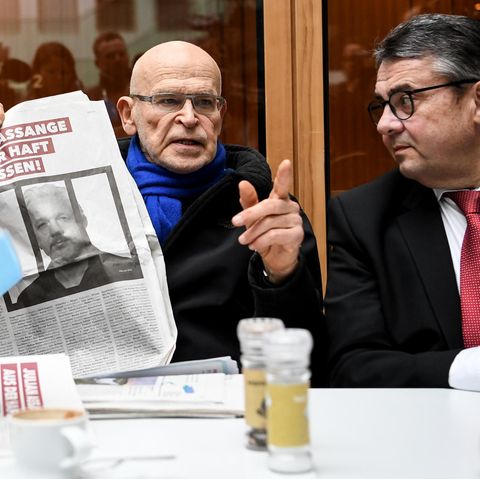 Sigmar Gabriel Günter Wallraff Julian Assange