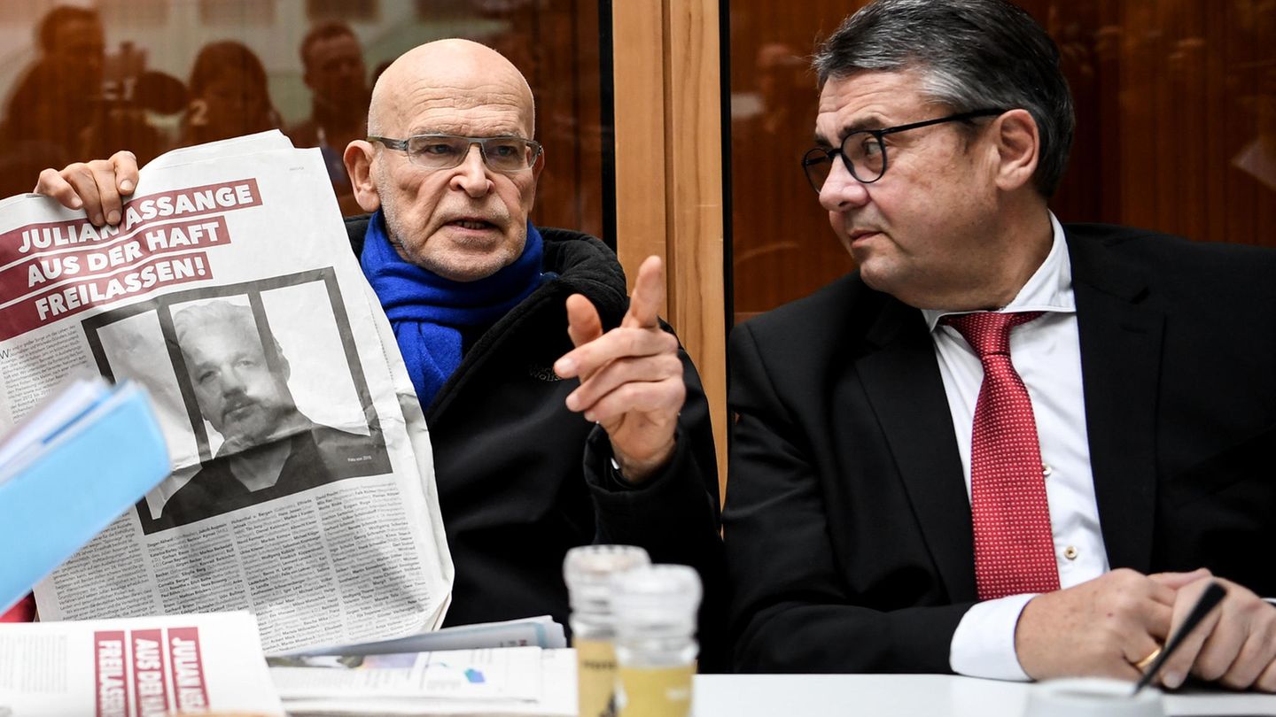 Sigmar Gabriel Günter Wallraff Julian Assange