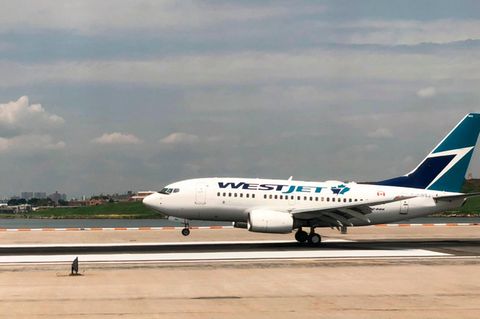Ein Flugzeug der Airline WestJet