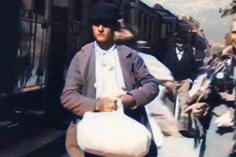 Frankreich im Jahr 1896: Unglaubliche Farbaufnahme zeigt das Tummeln am Bahnsteig vor 125 Jahren