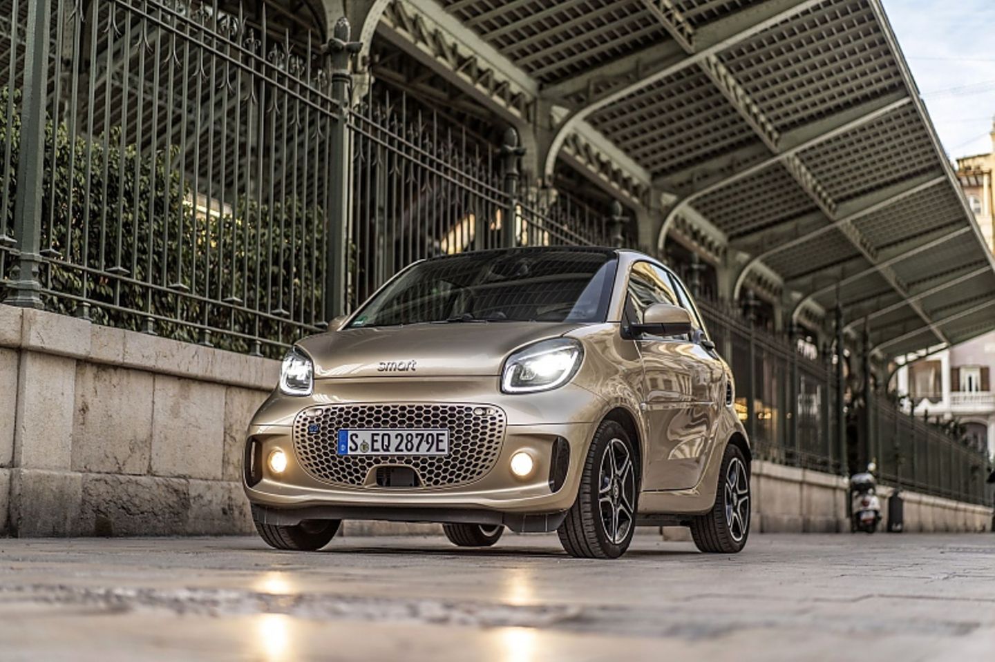 Der Smart EQ Fortwo wiegt 1.095 Kilogramm