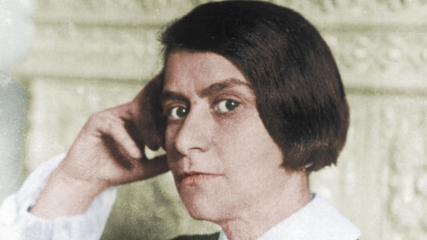 Else Lasker-Schüler in einem digital nachkolorierten Porträt