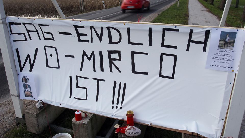 Schild der Suche nach Mirco
