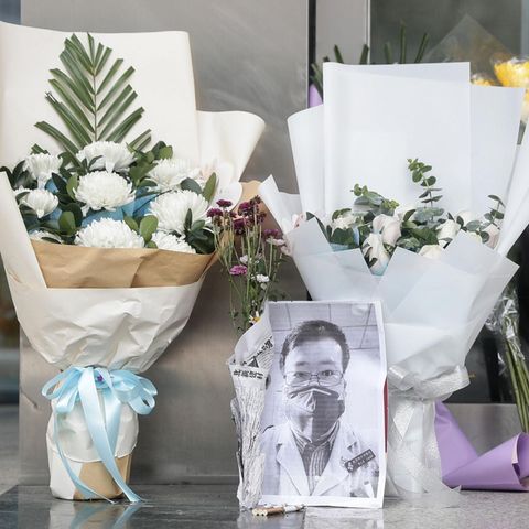 Trauer um Dr. Li Wenliang. Er starb an den Folgen des Coronavirus