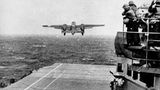 Der Name "Raider" spielt auf den ersten Bombereinsatz über Japan an. Dazu mussten die B-25 Bomber von einem Flugzeugträger aus starten.