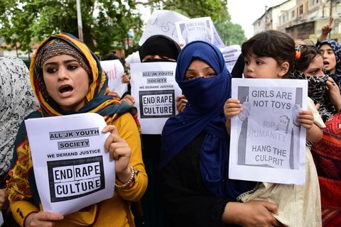 Kaschmirtal, Indien: Demonstranten fordert Gerechtigkeit für Vergewaltigungsopfer. 