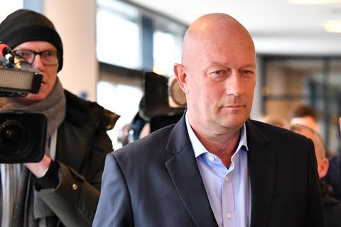 Thomas Kemmerich (FDP), Ministerpräsident von Thüringen, kommt in den Thüringer Landtag