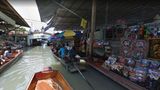 Kartendienst: Markt auf dem Wasser Wer auf dem Floating Market von Damnoen Saduak shoppen will, riskiert nasse Füße. Statt zwischen den Buden zu schlendern, paddelt man mit dem Kanu daran vorbei.