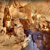 Kartendienst: Tief nach unten Die Domica-Höhlen sind das längste Höhlensystem der Slowakei. Neben den beeindruckend gewachsenen Tropfsteinen verbarg es auch zahlreiche archäologische Schätze. Bei Maps lassen sich die Höhlen ausführlich erkunden.