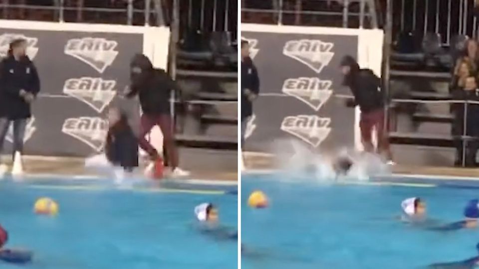 Bei einem Wasserballspiel in Griechenland schubst ein Zuschauer den Schiedsrichter ins Becken.