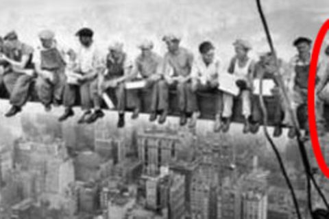 Wie geht das denn?: Schulbuch zeigt berühmtes Foto aus dem Jahr 1932 – darauf ist Keanu Reeves zu sehen