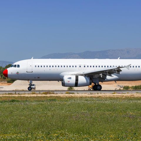 Ein Airbus A320 der dänischen Fluggesellschaft Danish Air Transport (DAT)