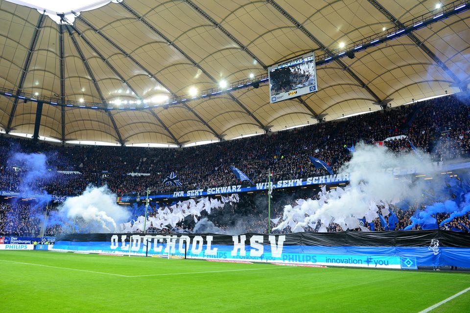 Bundesliga im stern-Check: Schalker und Berliner Fans machen das einzig Richtige – und in Hamburg brennt es, ganz legal Bundesliga im stern-Check: Schalker und Berliner Fans machen das einzig Richtige – und in Hamburg brennt es, ganz legal
