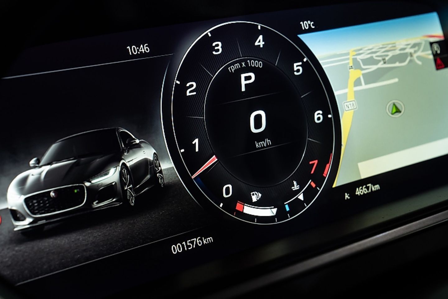 Digitales Kombiinstrument im Jaguar F-Type