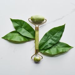 Jade-Roller: wohltuende Gesichtsmassage mit Anti-Aging-Effekt