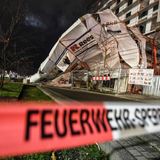 Freiburg, Baden-Württemberg: Ein Baugerüst ist durch Orkanböen des Sturmtiefs "Sabine" umgekippt.