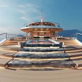 Die Achterdecks an Bord verbinden den Luxus einer Kunstwelt mit dem Ozean.