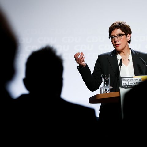 Annegret Kramp-Karrenbauer (CDU) erklärte am Montag, vom Amt der CDU-Parteichefin zurücktreten zu wollen