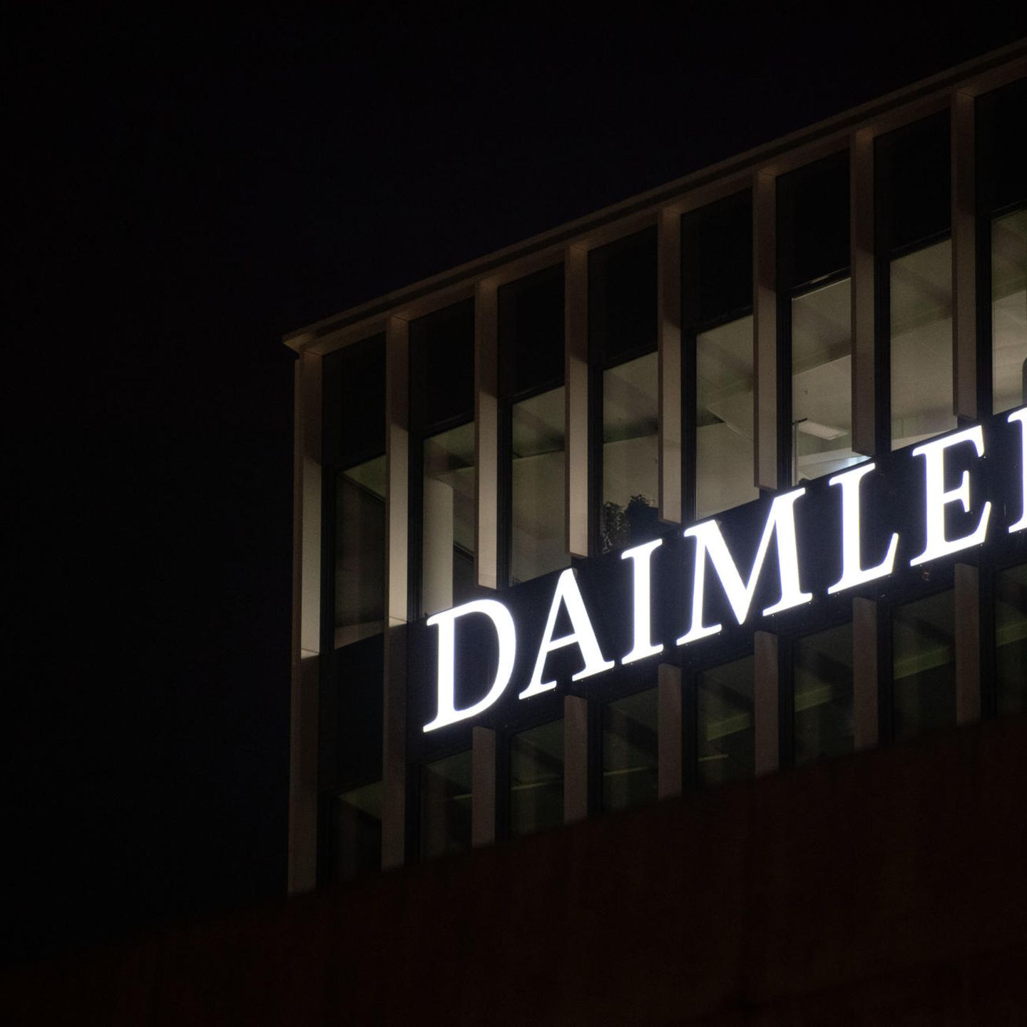 Daimler: Gewinn sackt weiter ab, Mercedes kann retten |