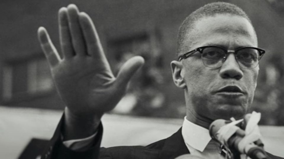 Malcolm X kämpfte für die Rechte der schwarzen Bevölkerung und bezahlte dafür mit seinem Tod Malcolm X kämpfte für die Rechte der schwarzen Bevölkerung und bezahlte dafür mit seinem Tod