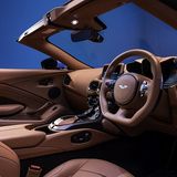 Das Cockpit ist auf dem Fahrer fokussiert