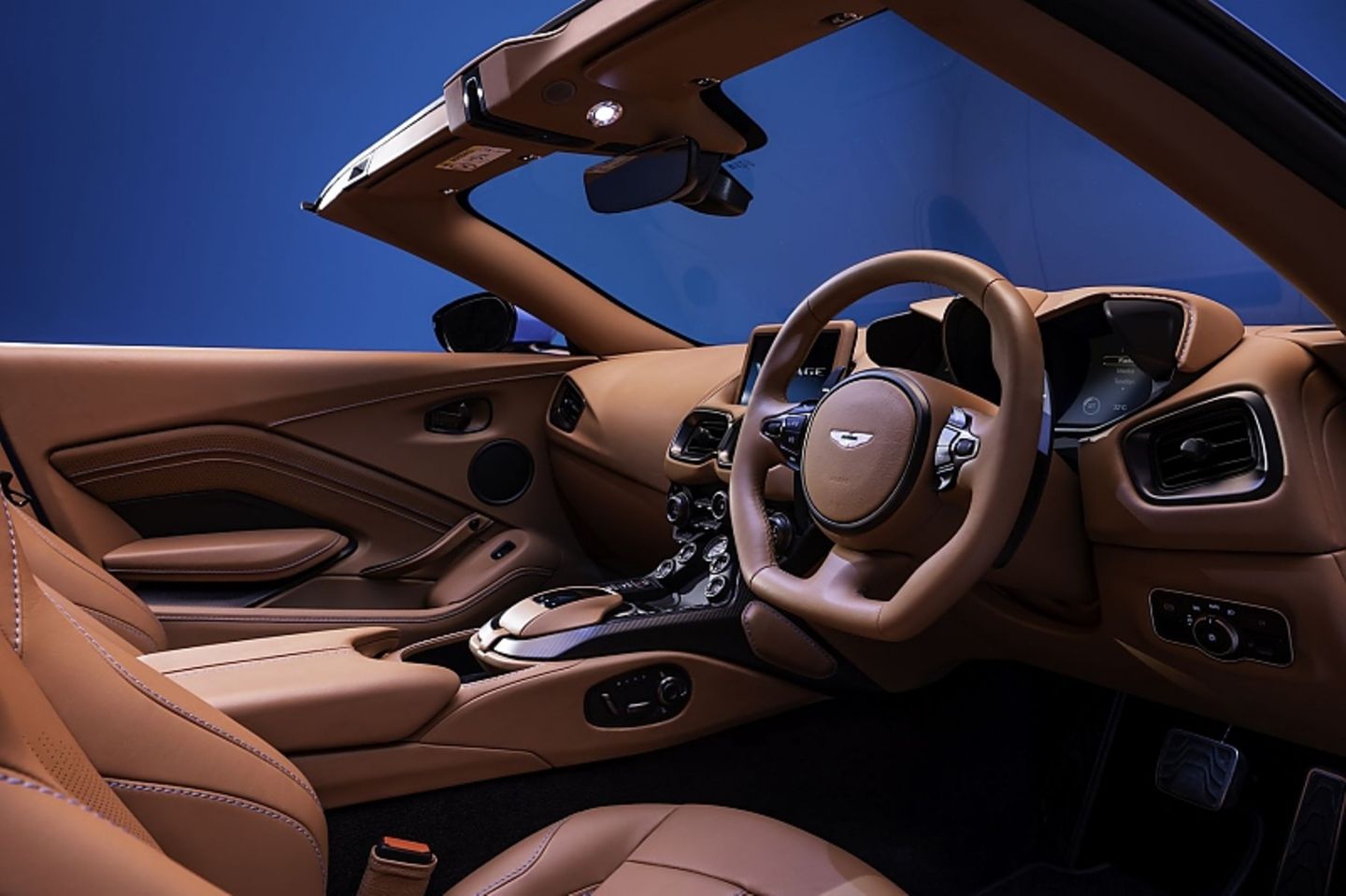 Das Cockpit ist auf dem Fahrer fokussiert