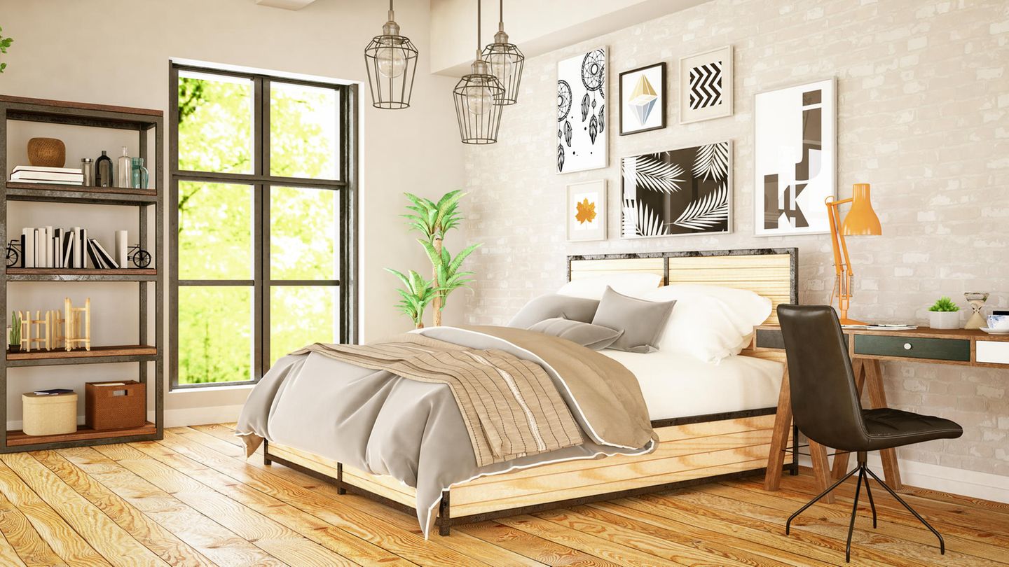 Schreibtisch im Schlafzimmer Manchmal geht es nicht anders und der Arbeitsplatz muss ins Schlafzimmer wandern. Doch wer als letzten Blick vor dem Einschlafen die nicht erledigte Arbeit auf dem Schreibtisch sieht, schläft mit Sicherheit schlechter. Besser: Räumen Sie Unterlagen weg (in Schränke oder einen Sekretär). Denn sonst verkommt der Schreibtisch auch schnell zur Ablage von Krempel, der dort nichts verloren hat.