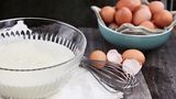 Mythos 4: Es ist gefährlich, ein Stück Eierschale zu essen  Auf einer Eierschale herumzukauen, gehört zu den unangenehmen Begleiterscheinungen, wenn man mit frischen Eiern kocht. Aber das war es dann auch. Es ist nicht gefährlich, wenn so etwas mal passiert. 