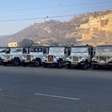 Vor allem vor Touristenattraktionen warten die Taxifahrer auf Kunden