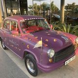 Der Hindustan Ambassador verkommt langsam zu einem Relikt aus einer anderen Zeit