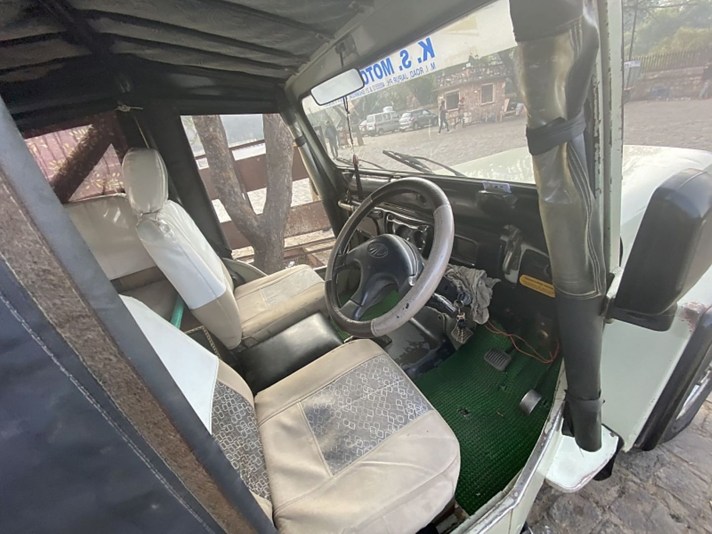 Das Cockpit hat nur das Nötigste