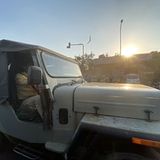 Die Taxifahrer schwören auf den robusten Mahindra Jeep