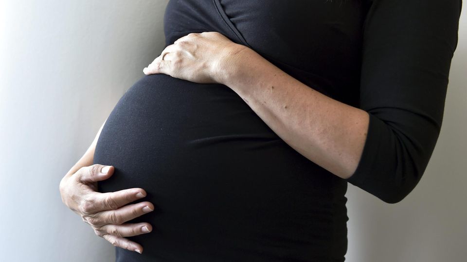 Studie der Uni Bamberg zum Kinderkriegen – schwangere Frau