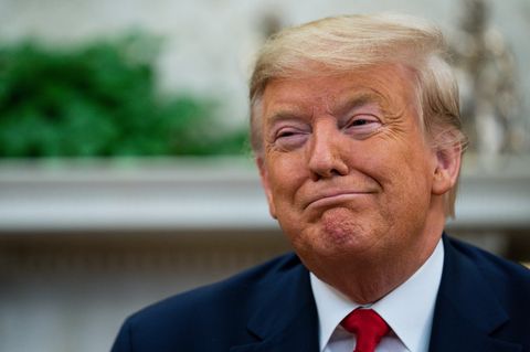 Donald Trump lächelt während eines Treffens mit dem ecuadorianischen Präsidenten Moreno im Oval Office im Weißen Haus.